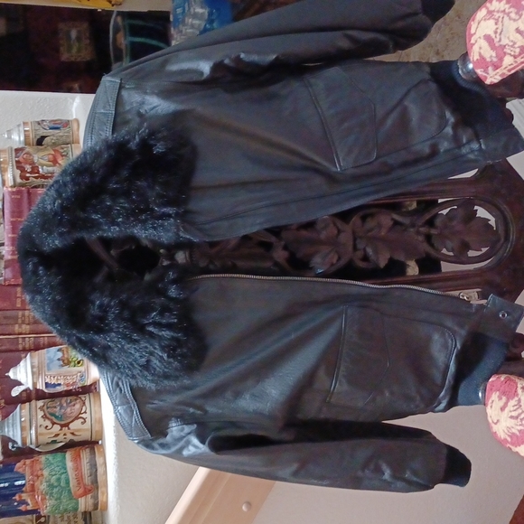 Man's leather and fur jacket - Picture 3 of 5